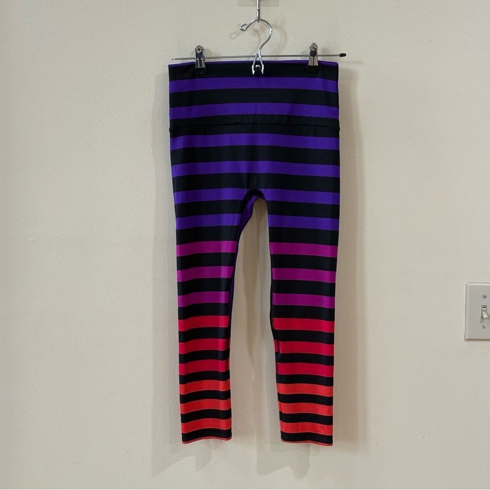 K-DEER signature stripe capri leggings